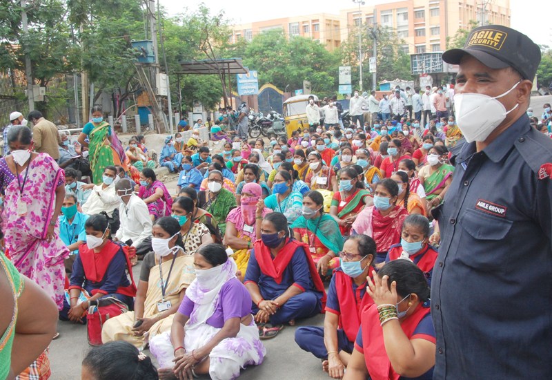 Gandhi Hospital employees protest in Secunderabad