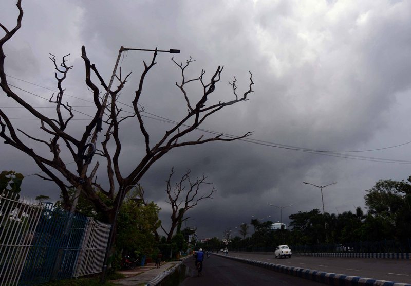 Dark cloud covers Kolkata