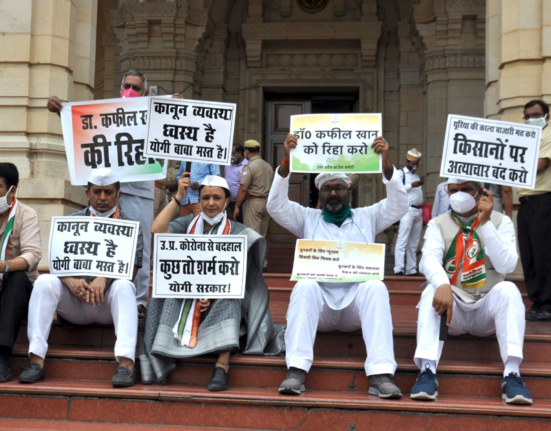Congress leaders protest against the law and order situation in Uttar Pradesh