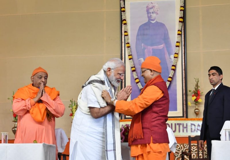 PM Modi pays tribute to Swami Vivekanada at Kolkata's Belur Math