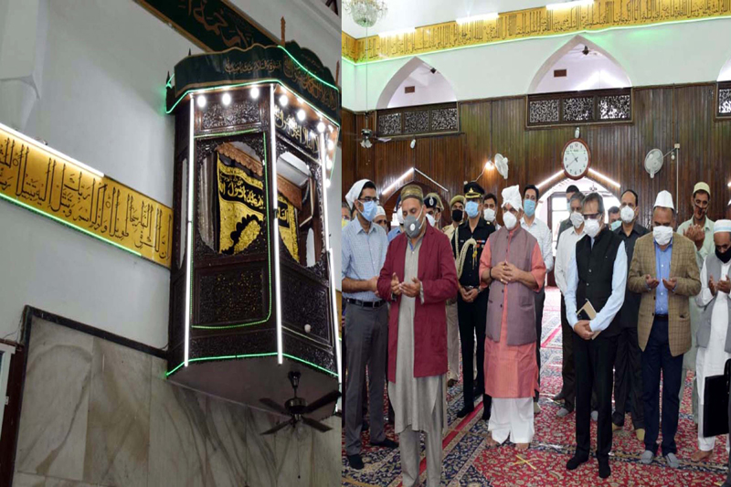 Srinagar: Lieutenant Governor Manoj Sinha visited revered Hazratbal Shrine