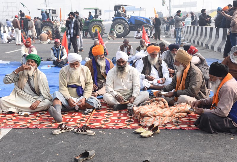 Farmers from Uttar Pradesh and Uttarakhand staging dharna against farm bills