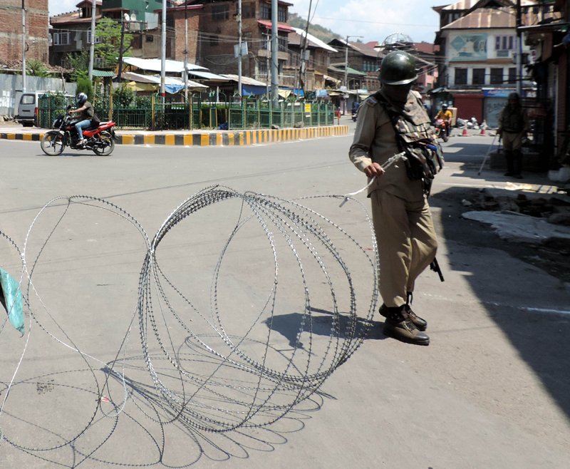 COVID-19: Certain roads closed in Srinagar to restrict spike in cases