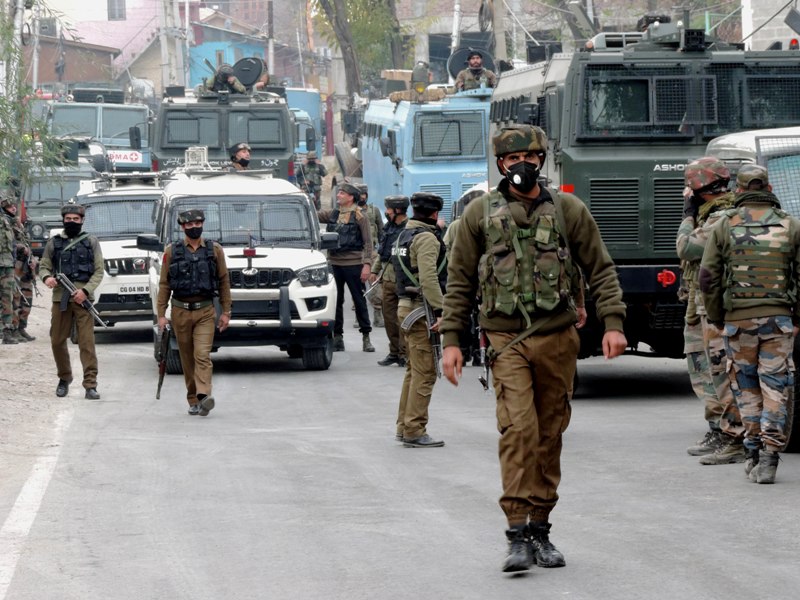 Jammu and Kashmir: Security forces ready to proceed at the encounter site