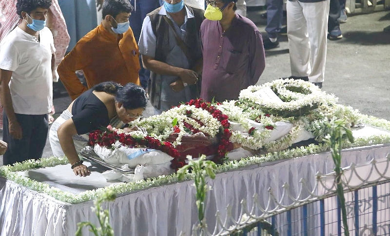 RIP Legend: Bengalis bid farwell to iconic actor Soumitra Chatterjee