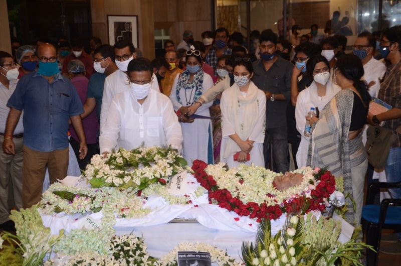 RIP Legend: Bengalis bid farwell to iconic actor Soumitra Chatterjee