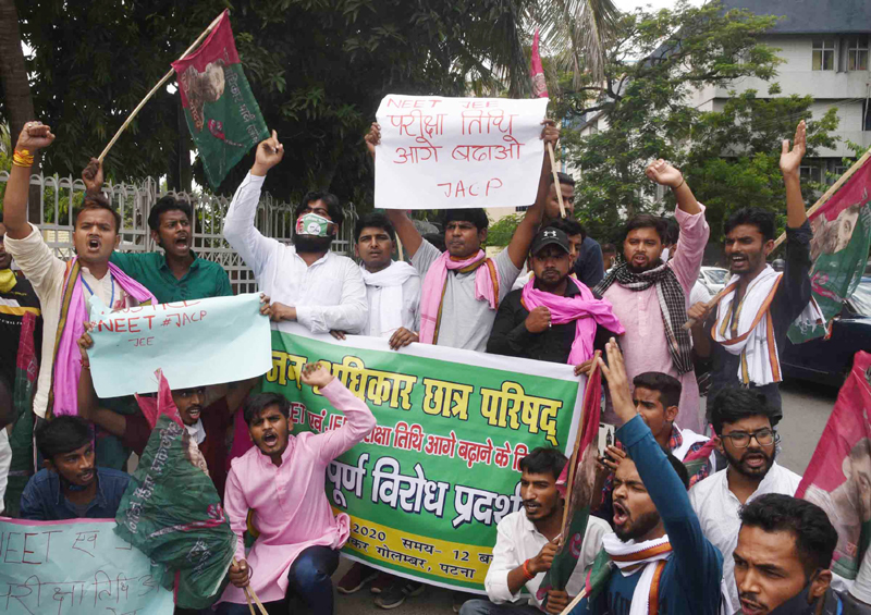 Protest againt JEE, NEET in Patna