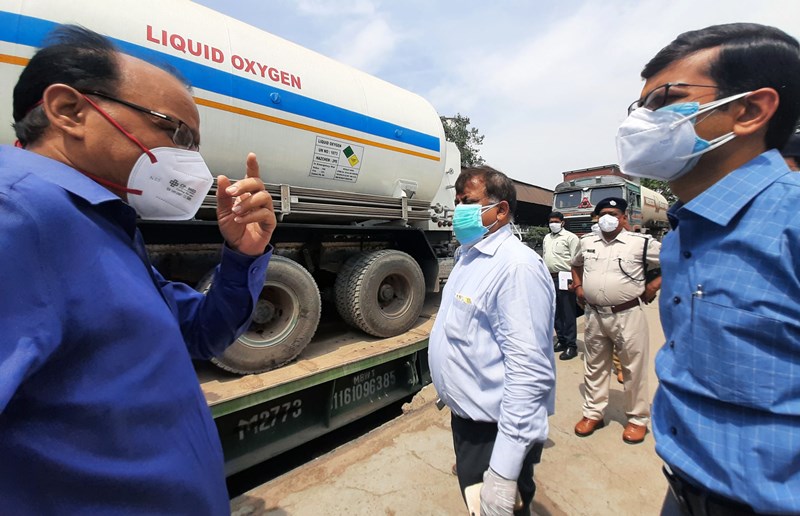 Amid oxygen crisis, UP govt sending empty tankers to Bokaro for refill