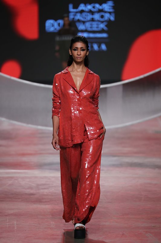 Lakme Fashion Week: Dia Mirza sets stage on fire