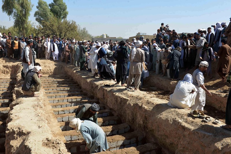 People digging graves for victims of a suicide explosion in Afghanistan's Kandahar city