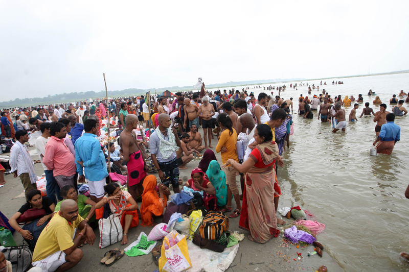 Devotees take holy dip on Ganga Dussehra in Prayagraj