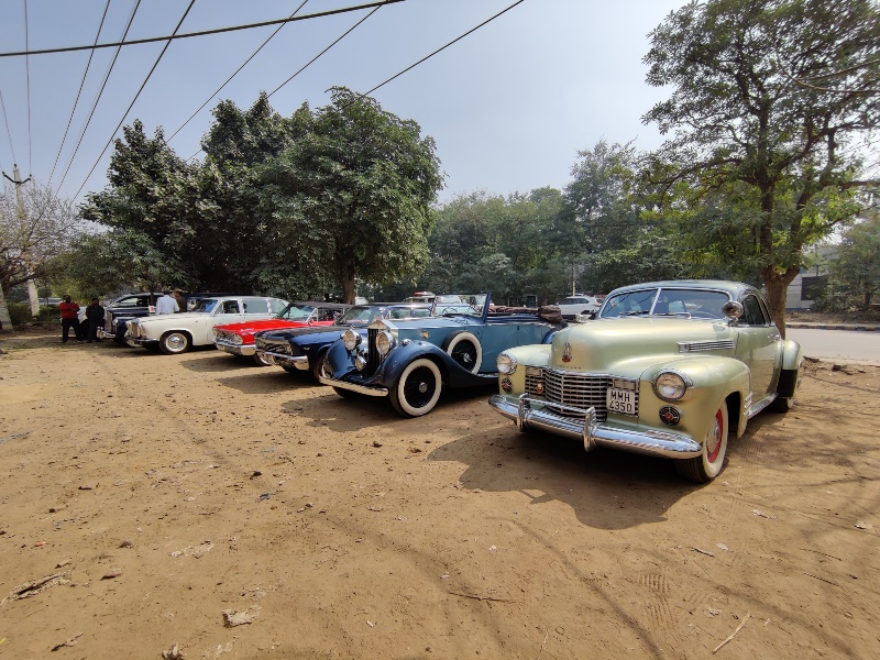 Gurugram keeps Valentines date with vintage cars while spreading vaccination awareness