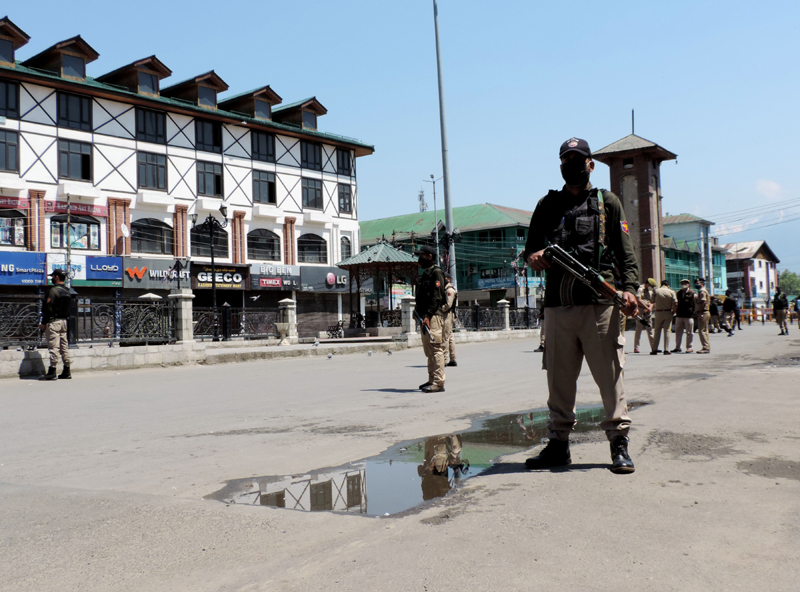 Kashmir lockdown: Roads wore deserted look