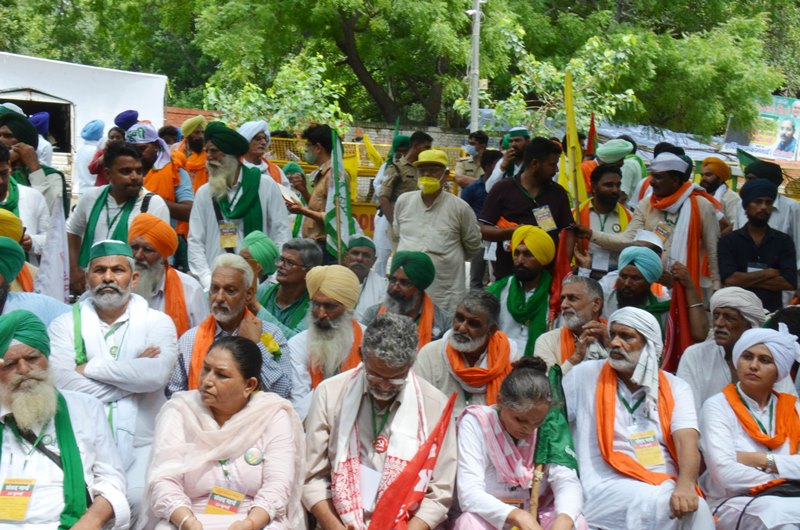 Farmers protest at Jantar Mantar