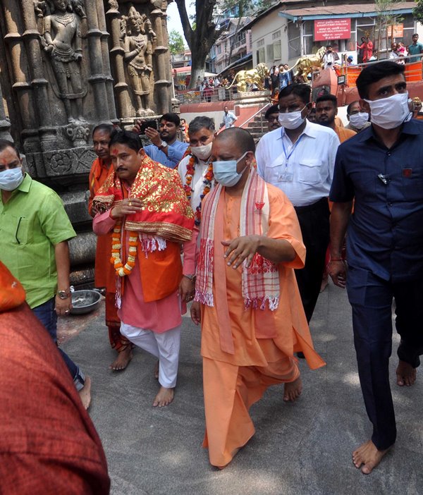 UP CM Yogi Adityanath visits Kamakhya temple