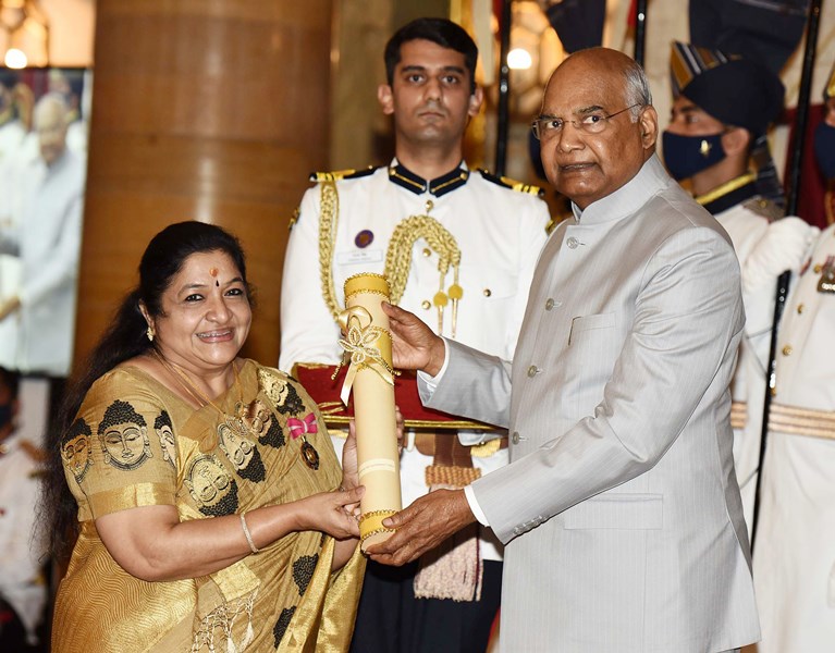 Ram Nath Kovind presents Padma Vibhushan Award