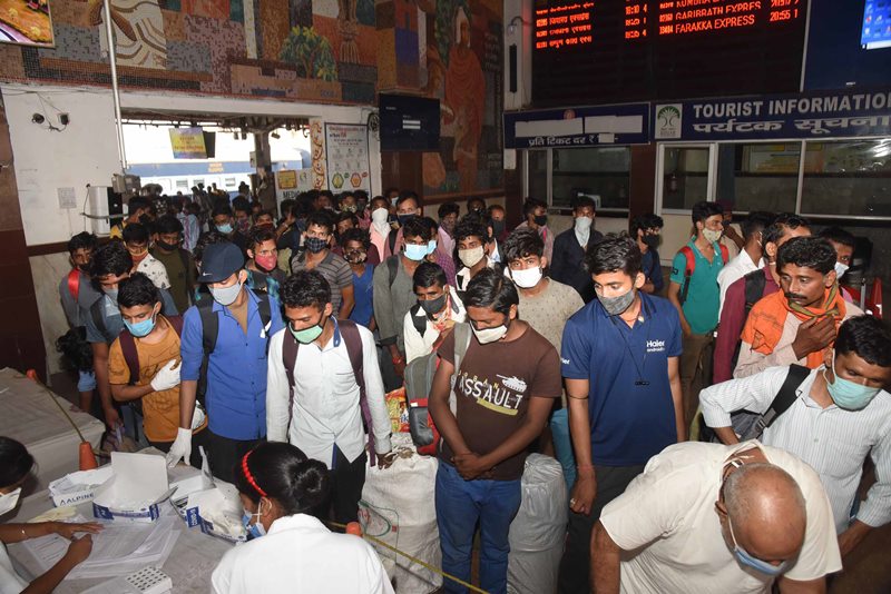 Migrants arriving from Pune queue at Patna station for Covid test
