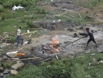 Ranchi: Volunteers bur pyres of Covid-19 vicitms