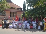 Members of trade union groups staging dharna demanding farm laws' withdrawal in Thiruvananthapuram