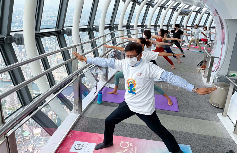 Japan: People practicing Yoga on the top floor of Tobu Tower