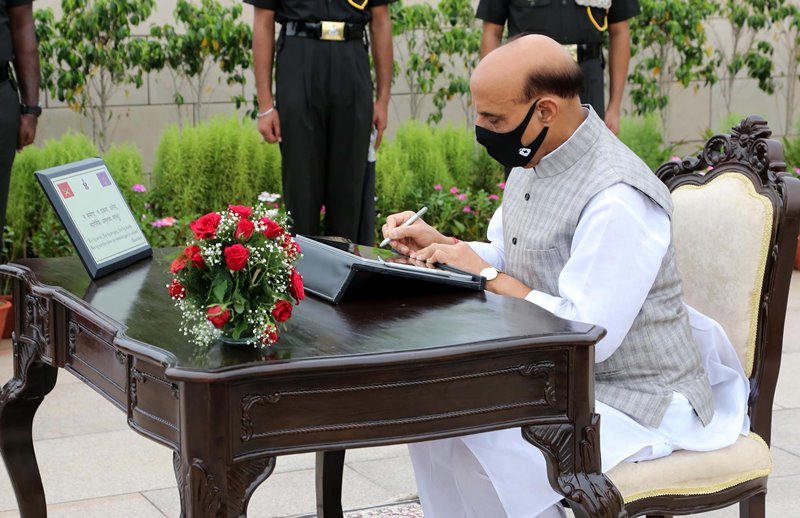 Defence Minister Rajnath Singh pays homage to fallen heroes on Kargil Diwas