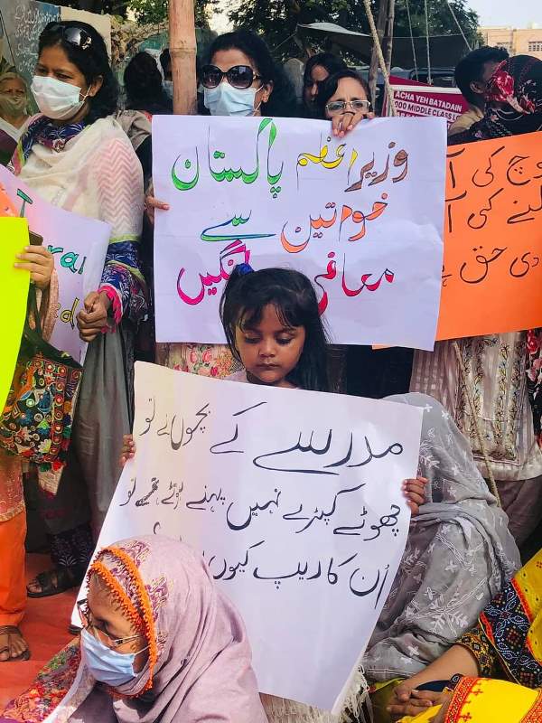 Imran Khan 'few clothes' remark: Women demonstrate in Karachi