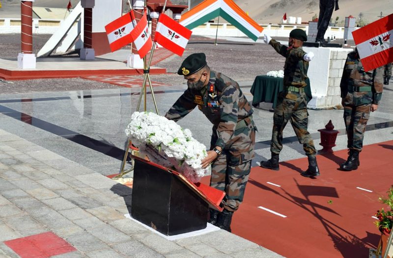 Maj Gen Akash Kaushik lays wreath at Leh War Memorial