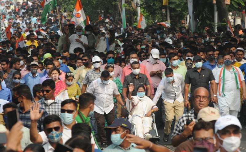 Bengal Polls 2021: Mamata Banerjee holds roadshow in Kolkata