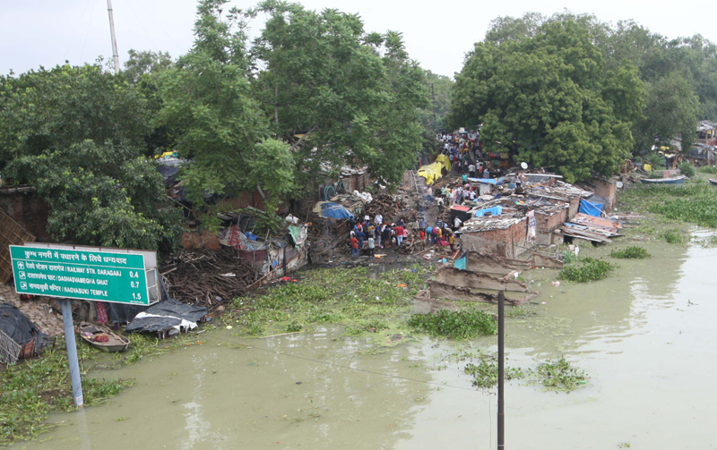 Bodies cremated on road following rise of Ganga river in Prayagraj