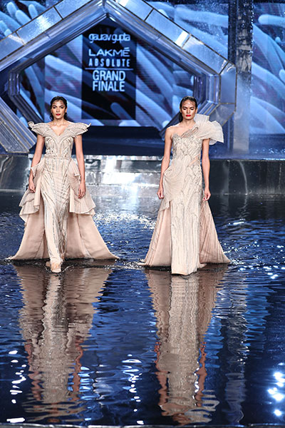 Lakme Fashion Week: Kareena Kapoor Khan scorches the ramp