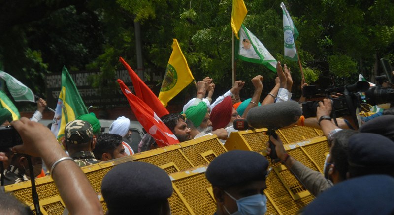 Farmers protest at Jantar Mantar in Delhi