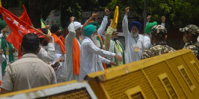 Farmers protest at Jantar Mantar in Delhi