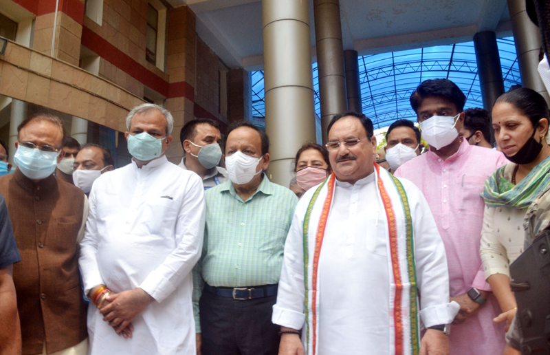 JP Nadda, Harsh Vardhan visit COVID vaccination centre in Delhi hospital