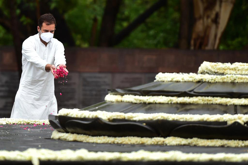Rahul Gandhi pays tribute to Rajiv Gandhi