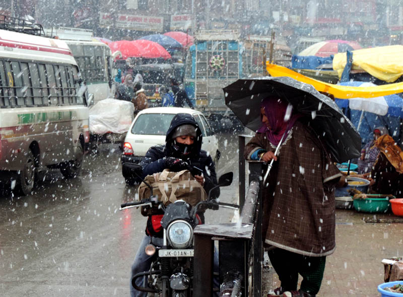 Jammu and Kashmri experiences fresh spell snowfall