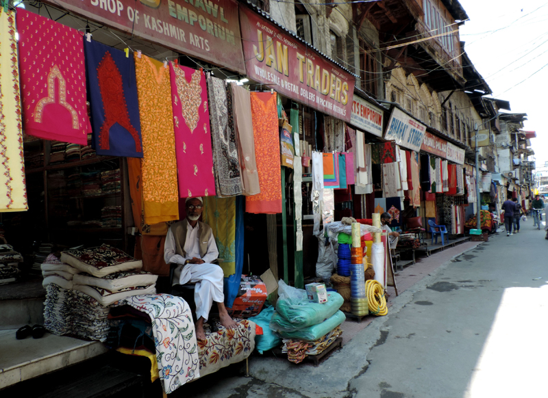 Business resume in Srinagar after COVID curfew relaxation