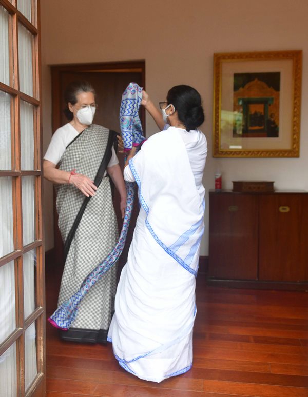 Mamata Banerjee meets Arvind Kejriwal, Sonia Gandhi in Delhi