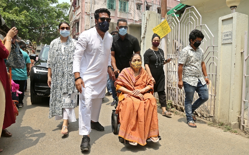 West Bengal Assembly polls: Celebrities exercise their voting rights
