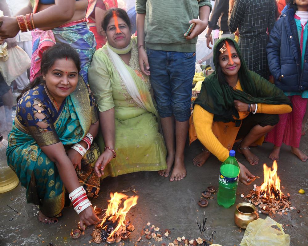 Chhat devotees paying obeisance to rising sun at the Ganges in Patna
