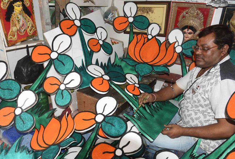 Kolkata: Kumartuli artists prepare cutouts of political parties