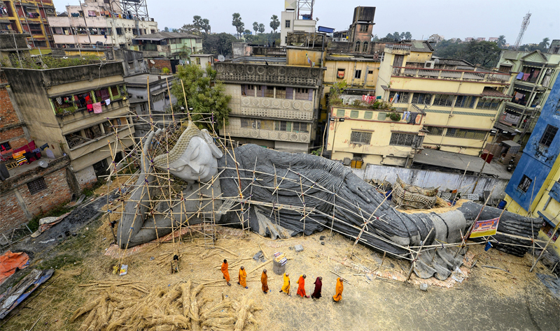 India's largest reclining Buddha is getting ready in Kolkata for Bodh Gaya installation