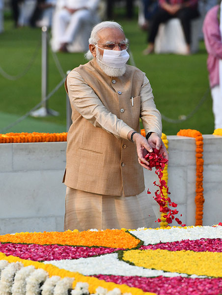 PM Modi pays tribute to Mahatma Gandhi