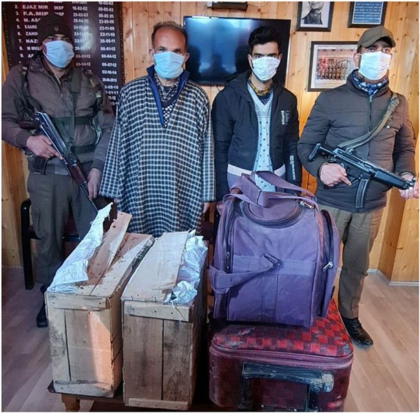 Kashmir police arrest drug peddlers