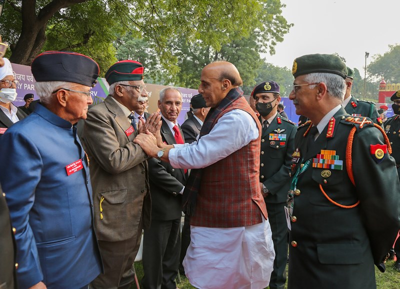 Rajnath Singh addressing gathering after interacting with Indian war veterans in Delhi