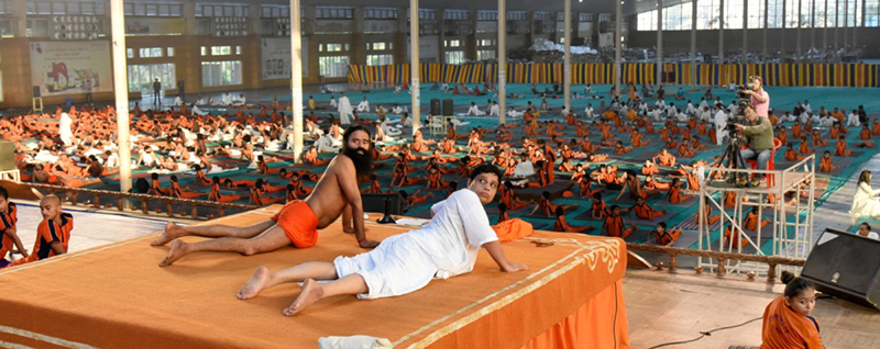 Swami Ramdev, Achariya Balakrishna perform Yoga with followers at Haridwar
