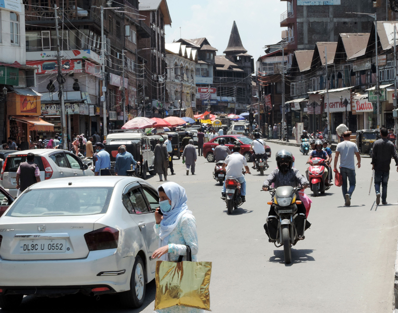 Normal business activities resumes in Srinagar