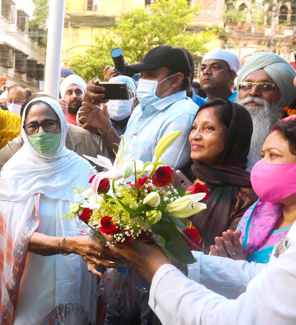 West Bengal: Mamata Banerjee visits Gurdwara ahead of Bhabanipur byelection