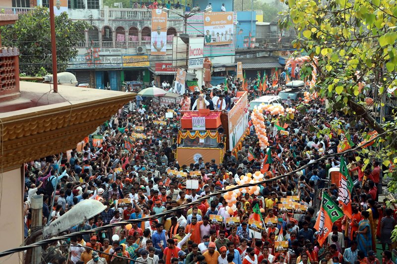 Bengal: Amit Shah holds roadshow in Medinipur