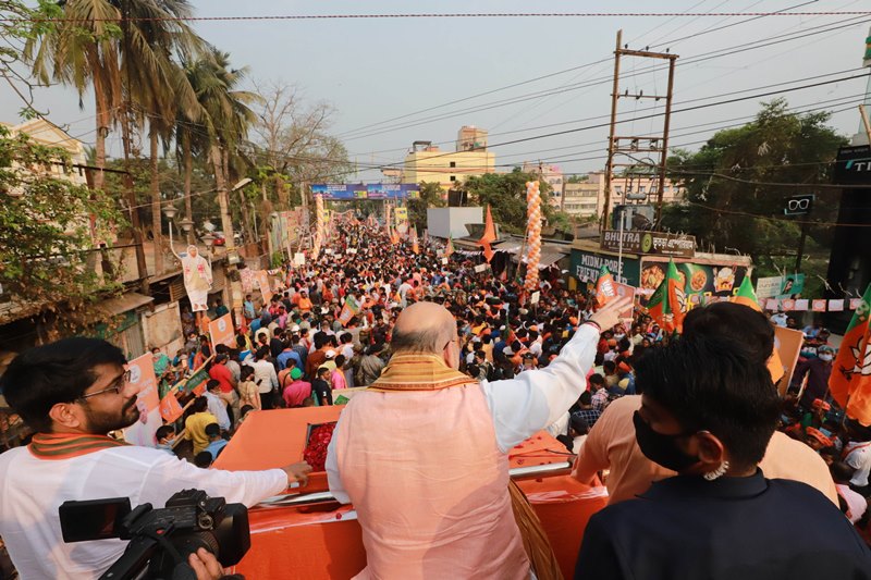 Bengal: Amit Shah holds roadshow in Medinipur