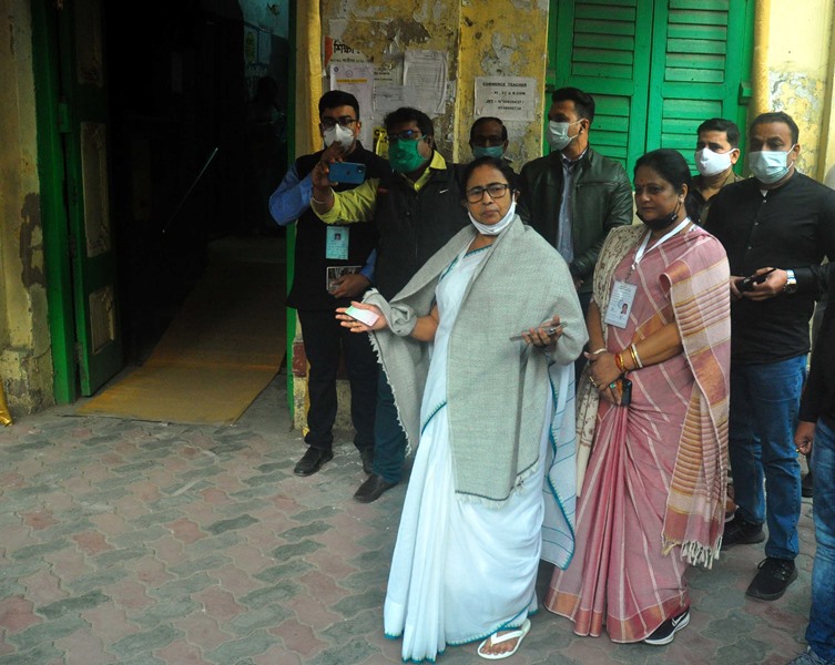 Mamata Banerjee casts her vote in KMC Polls 2021